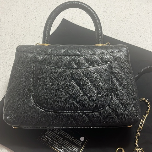 Chanel coco handle chevron with gold hardware 100% authentic - Picture 2 of 8
